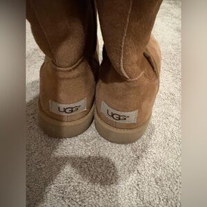 EUC women’s UGGS size 9